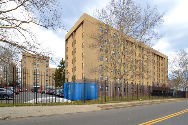 Twin Tower Apartment in Bridgeport, CT - Building Photo - Building Photo