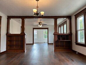 1700 S College St, Unit 2 in Springfield, IL - Building Photo - Building Photo