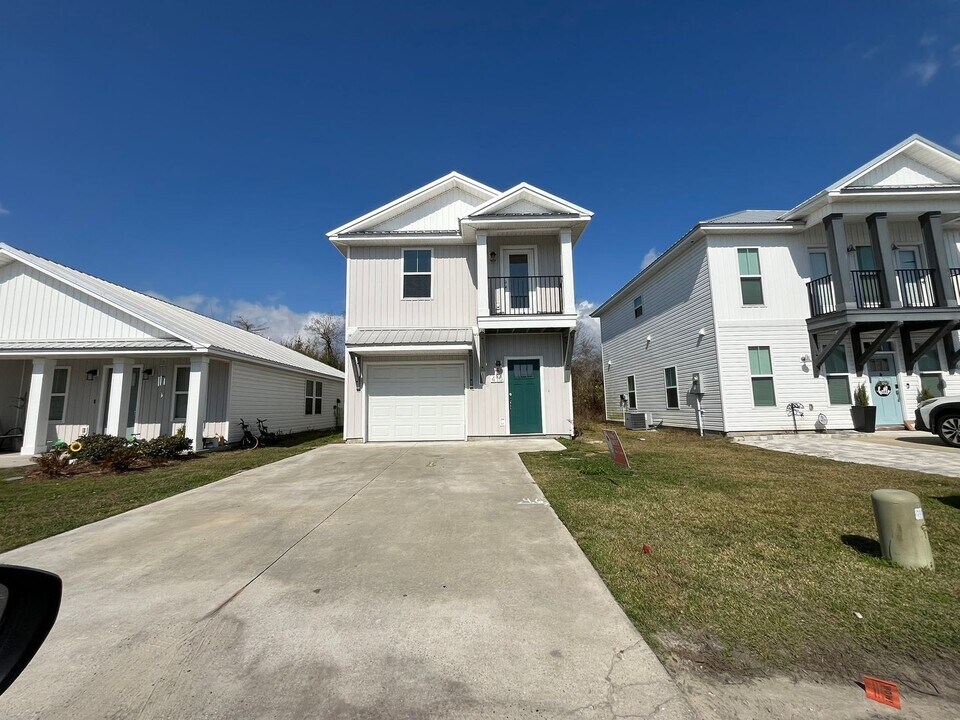 410 Raven Ln in Panama City, FL - Building Photo