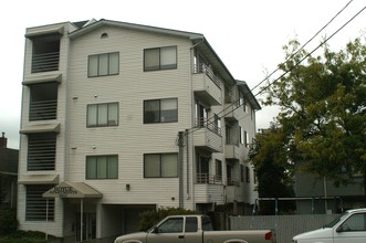 10) 6813 Weedin in Seattle, WA - Building Photo - Building Photo