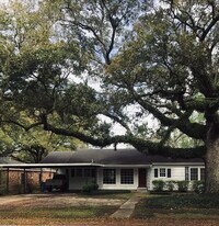 94 Main St in Franklin, LA - Building Photo