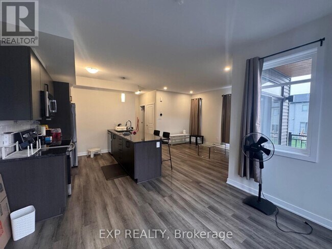 400 Jewelwing Private in Ottawa, ON - Building Photo - Building Photo
