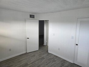 8225 Sunrise Lakes Blvd, Unit 310 in Sunrise, FL - Building Photo - Building Photo