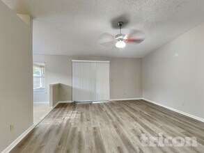 8158 Pilgrims Trace Dr in Jacksonville, FL - Foto de edificio - Building Photo