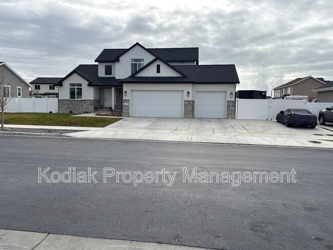 property at 1439 W Stable St