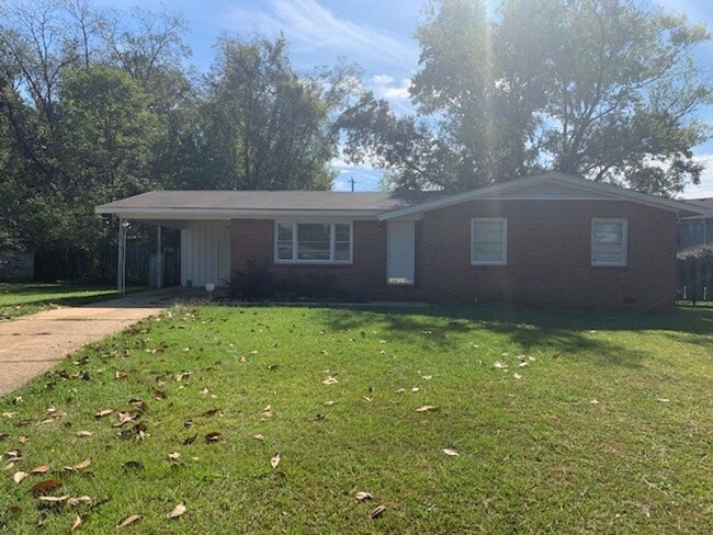 property at 2811 Prince Cir