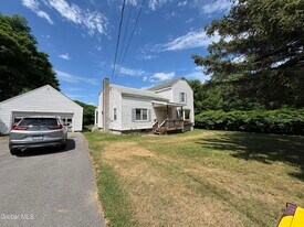 160 Plant Rd in Clifton Park, NY - Building Photo