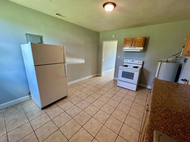 652 Miller Rd in Sumter, SC - Building Photo - Building Photo
