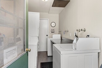 2555 Sir Francis Drake Blvd in Fairfax, CA - Building Photo - Building Photo