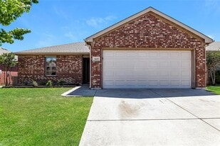 3425 Michelle Ridge Dr in Fort Worth, TX - Building Photo