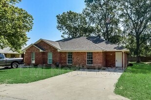 919 Farmington Rd in Howe, TX - Building Photo