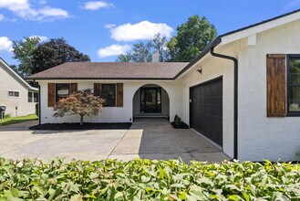 452 Pasadena Dr in Lexington, KY - Building Photo - Building Photo