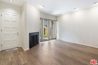 2216 S Bentley Ave in Los Angeles, CA - Building Photo - Building Photo