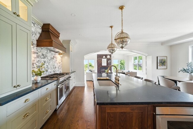 property at 152 Winchester St