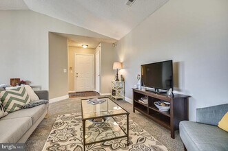 45 Ashlar Hill Ct in Parkville, MD - Foto de edificio - Building Photo