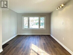 2081 Snow Crescent in Mississauga, ON - Building Photo - Building Photo