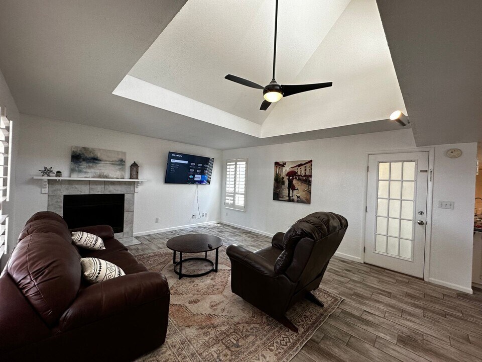 2112 Golf Dr in Kingman, AZ - Building Photo