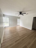 1519 Leaman Ave in Rosenberg, TX - Building Photo