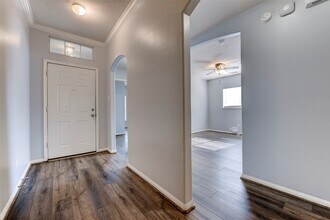 6411 Silver Shade Dr in Houston, TX - Building Photo - Building Photo