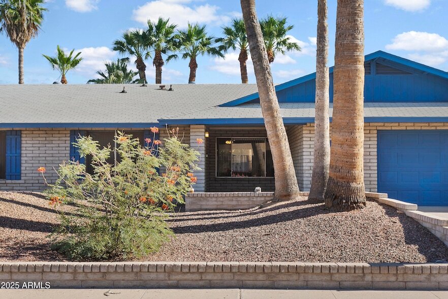 402 E Muriel Dr, Unit AUCMRU in Phoenix, AZ - Building Photo