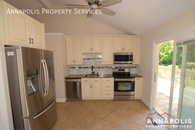 817 Manhattan Beach Rd in Severna Park, MD - Building Photo - Building Photo