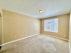 9229 Regents Rd in San Diego, CA - Building Photo - Building Photo