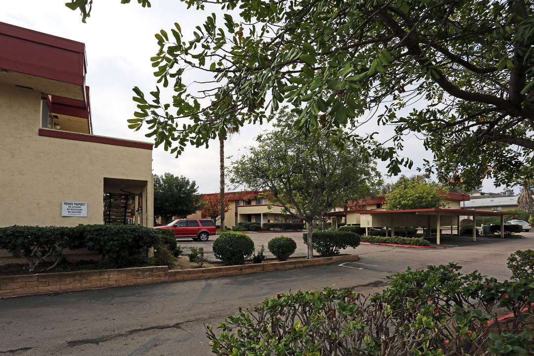 Bradeley Condos in El Cajon, CA - Foto de edificio