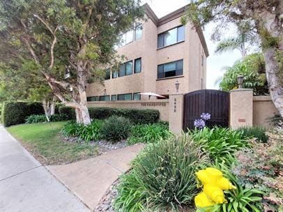 property at 2420 Torrey Pines Rd