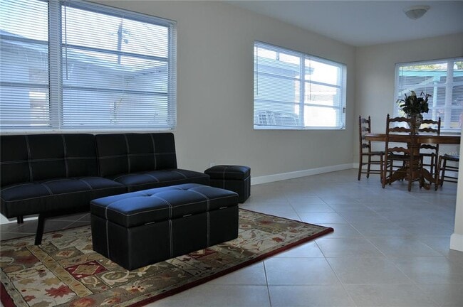 626 12th Ave NE in St. Petersburg, FL - Building Photo - Building Photo