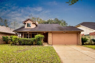3530 Santa Rosa Ln in Sugar Land, TX - Building Photo