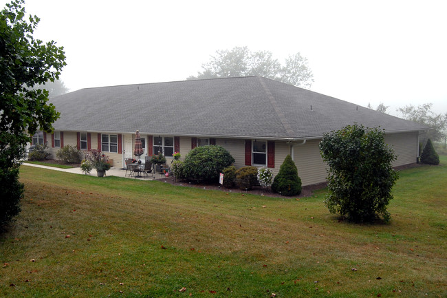 599 Old Quaker Rd in Lewisberry, PA - Foto de edificio - Building Photo