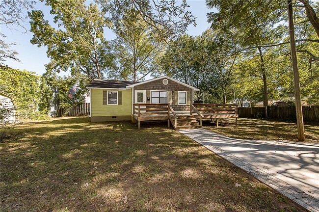 property at 568 Stokeswood Ave SE