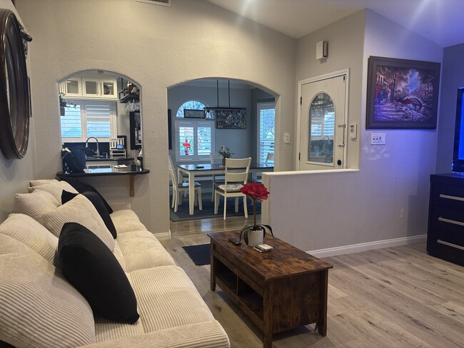 4225 Los Coyotes Diagonal, Unit Spaciou Modern House