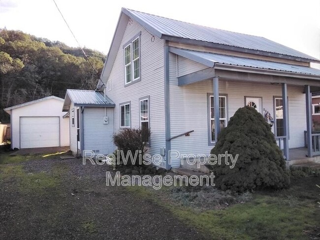 1125 W Brown Ave in Roseburg, OR - Building Photo - Building Photo