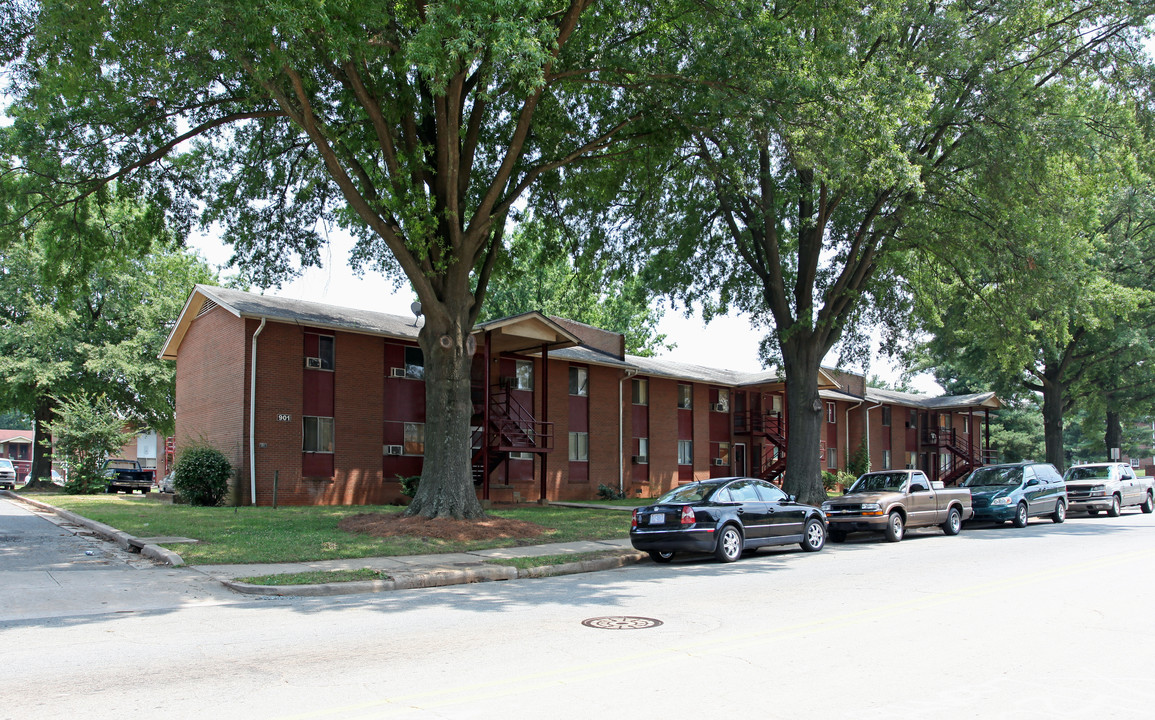 Colony Place Apartments in Winston-Salem, NC - Building Photo