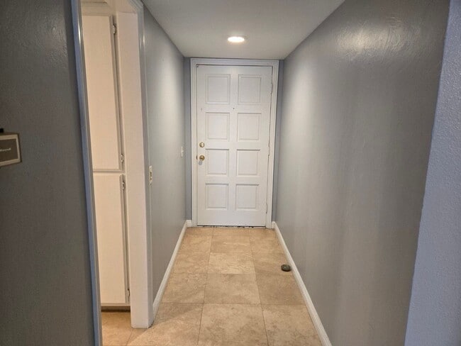 6960 Hyde Park Dr in San Diego, CA - Building Photo - Building Photo