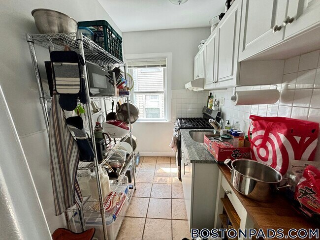 69 Raymond Ave in Somerville, MA - Foto de edificio - Building Photo