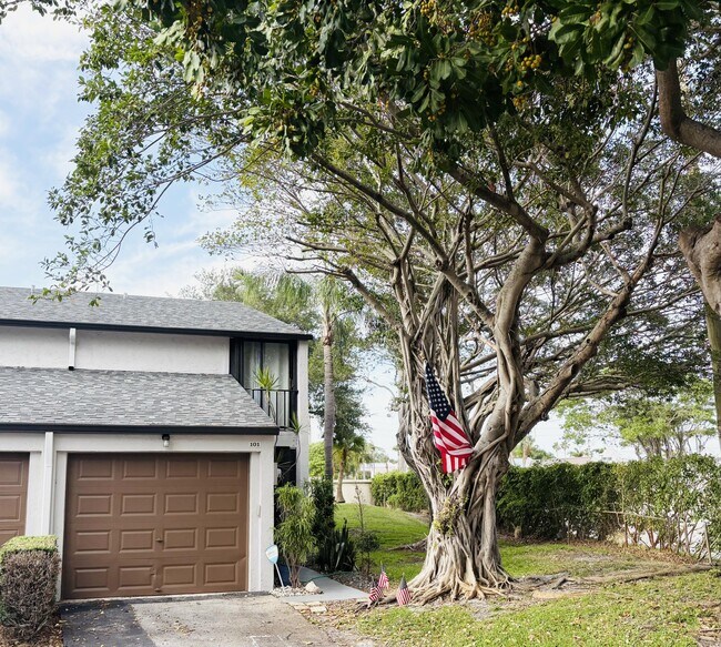 4801 NW 2nd Ave in Boca Raton, FL - Building Photo - Building Photo