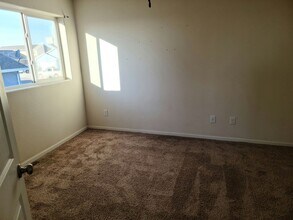 5320 15th Ave SE in Minot, ND - Building Photo - Building Photo