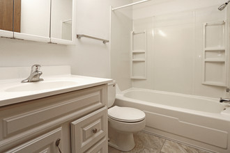 The Oaks Apartments in Sioux Falls, SD - Building Photo - Interior Photo
