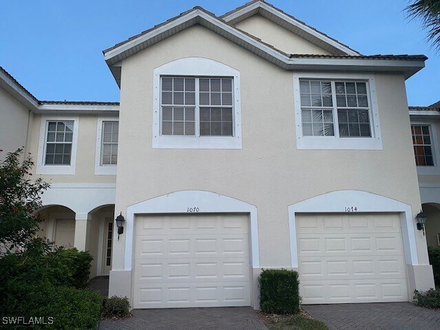 1070 Albany Ct in Naples, FL - Building Photo