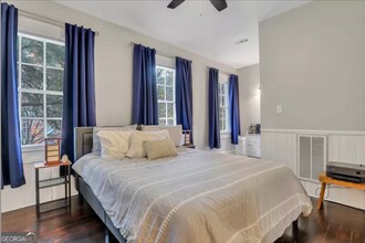 112 W Henry St, Unit Henry Street Upstairs in Savannah, GA - Foto de edificio - Building Photo
