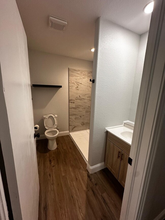 property at 2909 Alexander Ave