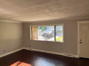 2229 S Pickwick Ave in Springfield, MO - Building Photo - Building Photo