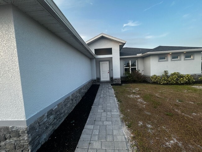 4104 NW 25th Terrace in Cape Coral, FL - Building Photo - Building Photo