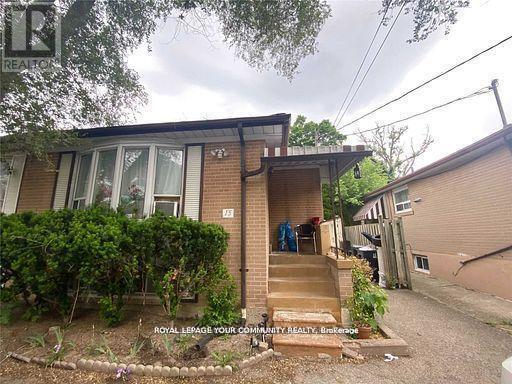 15 Bison Dr in Toronto, ON - Building Photo