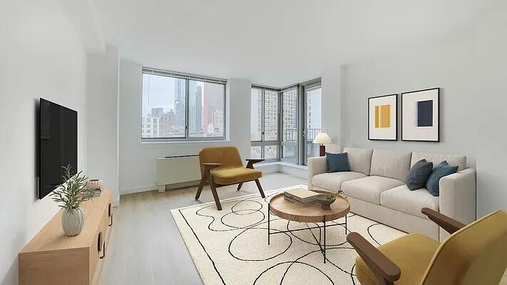 448 W 37th St in New York, NY - Building Photo