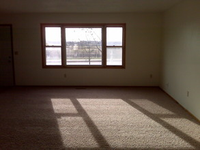 716 Jackson Ave NW, Unit 2 in Elk River, MN - Building Photo - Building Photo