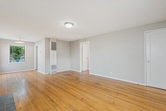 2610 58th Ave SW in Seattle, WA - Building Photo - Building Photo