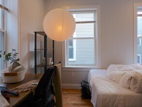 725 Parker St in Boston, MA - Foto de edificio - Building Photo